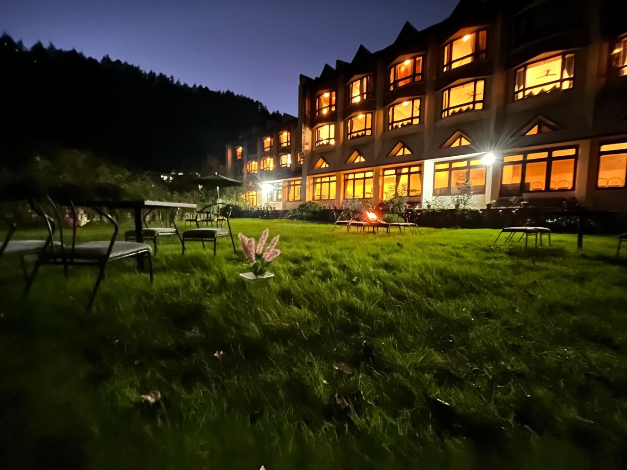 Sagar Resort !! Mountain View ! Luxury Stay ! Family Resort ! Private Parking ! Near Mall Road Маналі Екстер'єр фото