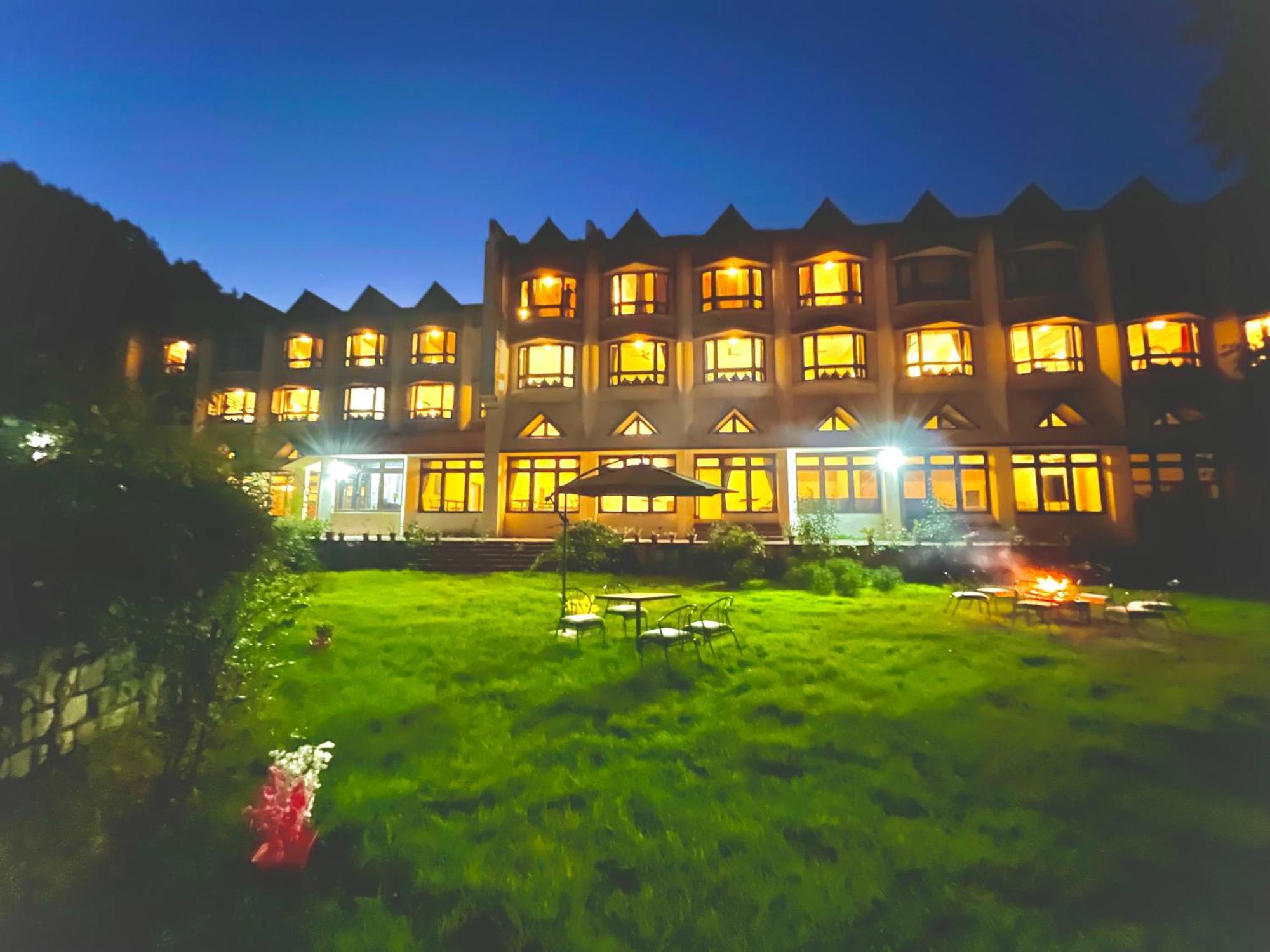 Sagar Resort !! Mountain View ! Luxury Stay ! Family Resort ! Private Parking ! Near Mall Road Маналі Екстер'єр фото